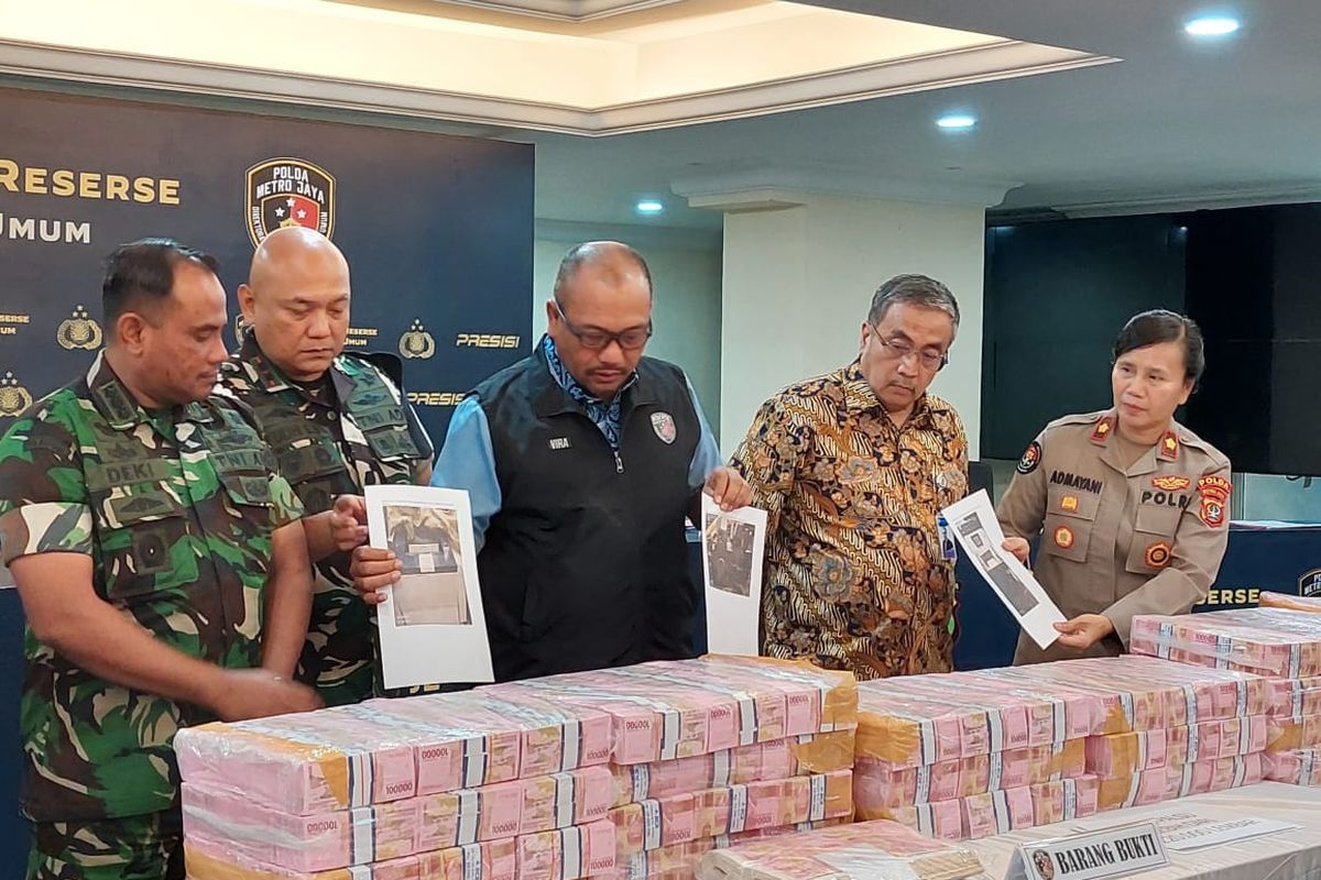 Polisi Amankan Uang Palsu Senilai 22 Miliar yang akan Dibeli Rp 5,5 Miliar